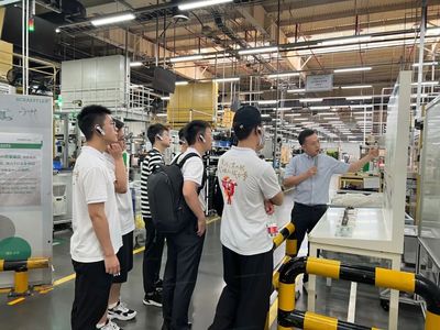 清华大学研学团到访舍弗勒南京工厂参观交流