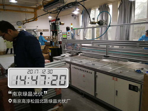 南京绿晶光伏工厂工人加班施工让2017年不留遗憾